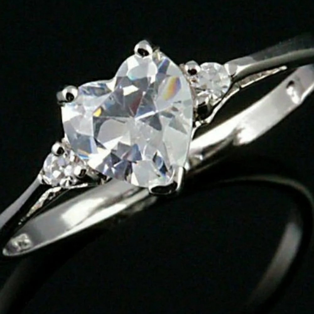 HEART CUT ICE ON FIRE RING - Picture 7 of 9